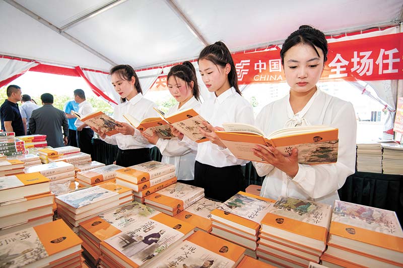 左权县全民阅读公益图书巡展活动启动